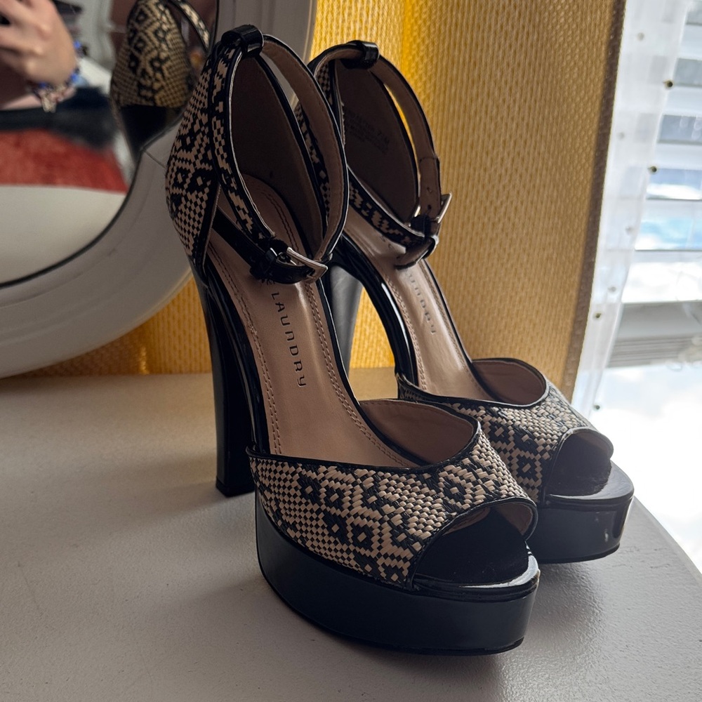 Laundry By Shelli Segal Black and Cream Patterned Heels